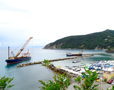 Dams consolidation reef in front of Moneglia